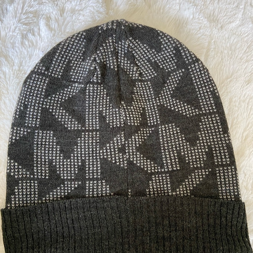 Michael Kors infinite scarf with matching beanie - Picture 2 of 5